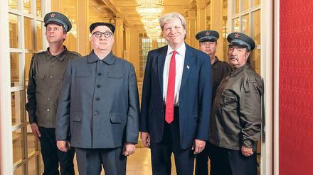 Spitzenpolitiker im Dialog. Fake-Trump und Fake-Kim in Berlin. 