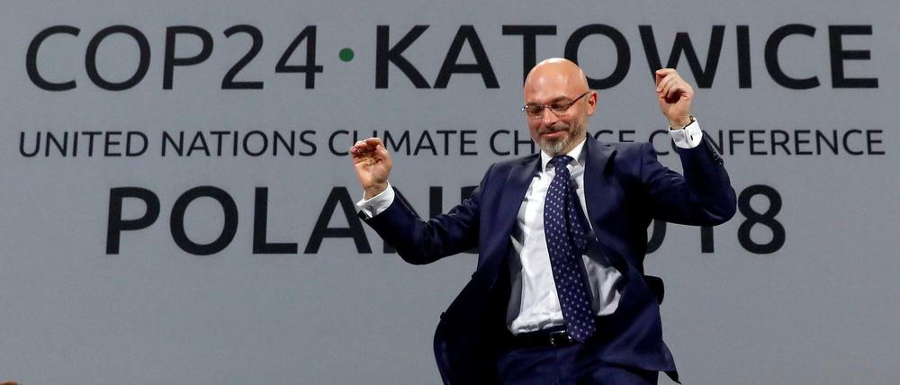 Freudensprung: Konferenzpräsident Michal Kurtyka nach der Einigung in Kattowitz.