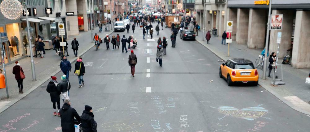 Für zwei Stunden war im Dezember 2018 ein kurzes Stück der Friedrichstraße für Autos gesperrt.