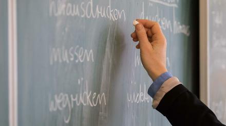 "Müssen" und "wegrücken": An einer Berliner Waldorfschule nicht nur Wörter für die Tafel.