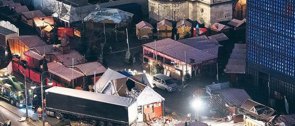 Der Berliner Breitscheidplatz bot am 19. Dezember 2016 ein Bild der Zerstörung.