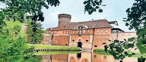 Blick auf die Zitadelle Spandau mit Wassergraben.