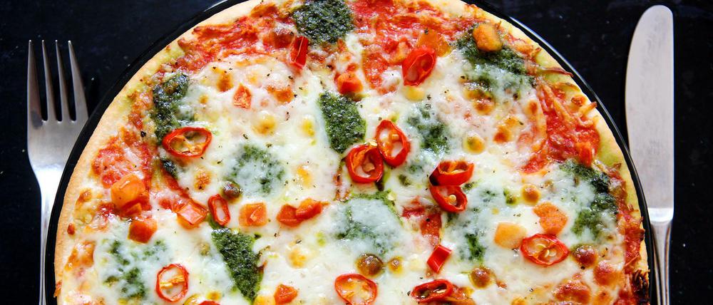 Tiefkühlpizzen sollen bald mit weniger Zucker und Fett auskommen.