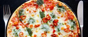 Tiefkühlpizzen sollen bald mit weniger Zucker und Fett auskommen. 