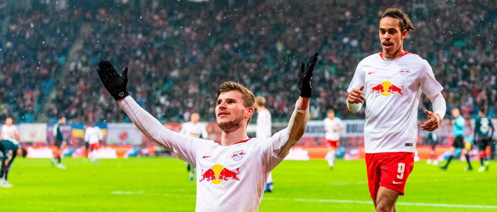 Timo Werner (links) feiert seinen Treffer zum 3:1.