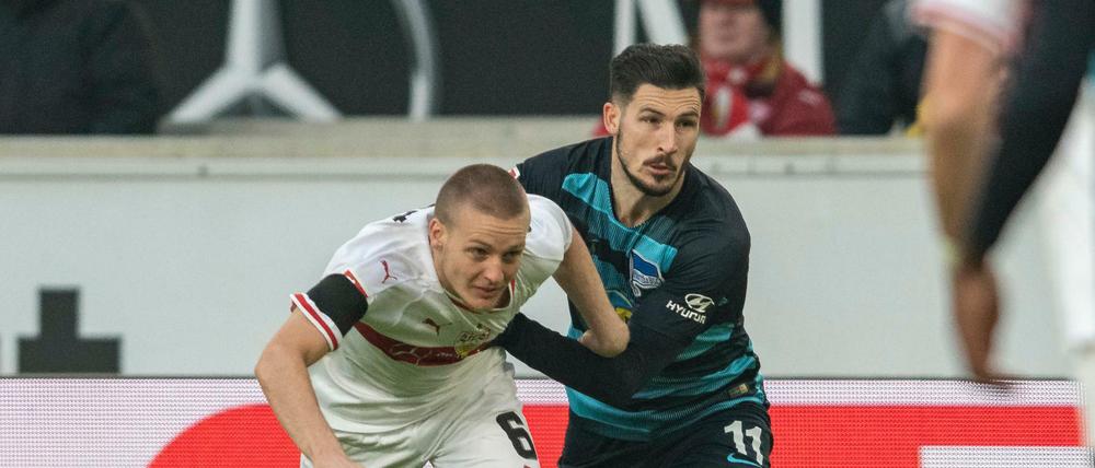 Mathew Leckie (rechts) kehrte mit Hertha ohne Punkte aus Stuttgart zurück. 
