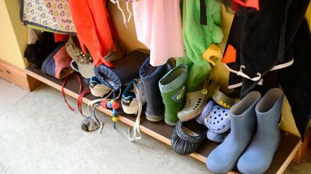 Eine Garderobe in einer Kita (Symbolbild).
