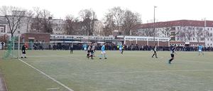 Zu Gast bei Amateuren. Im Achtelfinale des Landespokals traf Viktoria 89 in der „Polarena“ auf Kreisligist Polar Pinguin. 