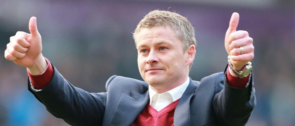 Daumen hoch: Ole Gunnar Solskjaer wird neuer Trainer bei Manchester United.