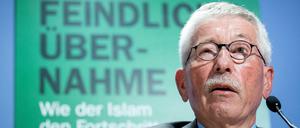 Thilo Sarrazin stellt bei einer Pressekonferenz sein neues Buch vor. 