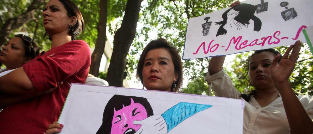 Demonstrantinnen protestieren in New Delhi gegen Gewalt an Frauen.