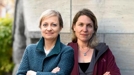 Cordelia Bähr (li.) vertritt eine Gruppe von Seniorinnen mit ihrer Klima-Klage vor dem Europäischen Menschengerichtshof in Straßburg. Roda Verheyen hat für einen peruanischen Mandanten den Energieresen RWE verklagt und hat gerade auch gegen VW eine Klage eingereicht.