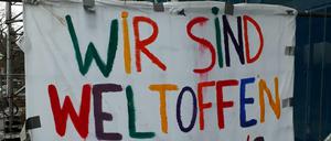 Dieses Transparent, das Schüler des Fichtenberg-Gymnasiums im Zusammenhang mit dem AfD-Meldeportal an den Eingang gehängt hatten, war im Dezember zerstört worden.