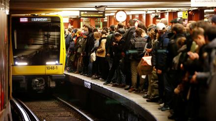 Die BVG steckt momentan in der Krise. Vermehrt kommt es zu Ausfällen und Verspätungen. 
