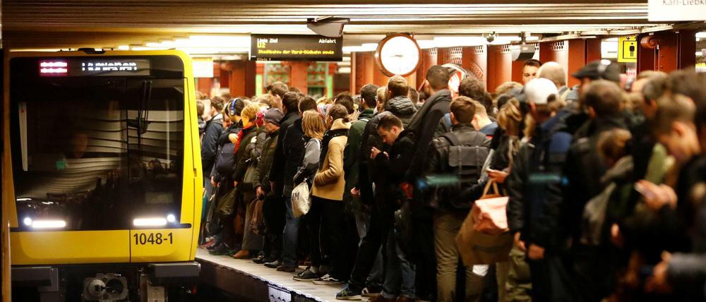 Die BVG steckt momentan in der Krise. Vermehrt kommt es zu Ausfällen und Verspätungen. 