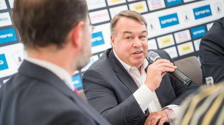 Hat jetzt das Sagen. Stéphane Richer, Sportdirektor der Eisbären Berlin, ist nun auch als Trainer in der Verantwortung.