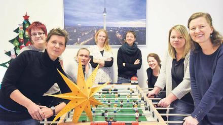 Gemeinschaft am Kickertisch. Die Mitarbeiterinnen vom „therapeutischen Verbundwohnen“, helfen psychisch kranken Frauen im Alltag zurechtzukommen. 