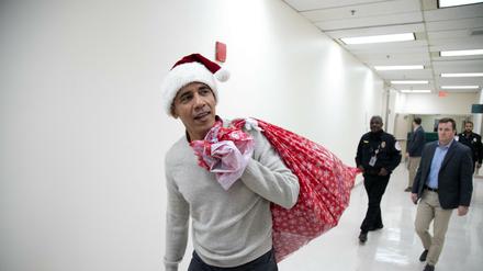 Der frühere Präsident der USA Barack Obama im Kinderkrankenhaus in Washington.