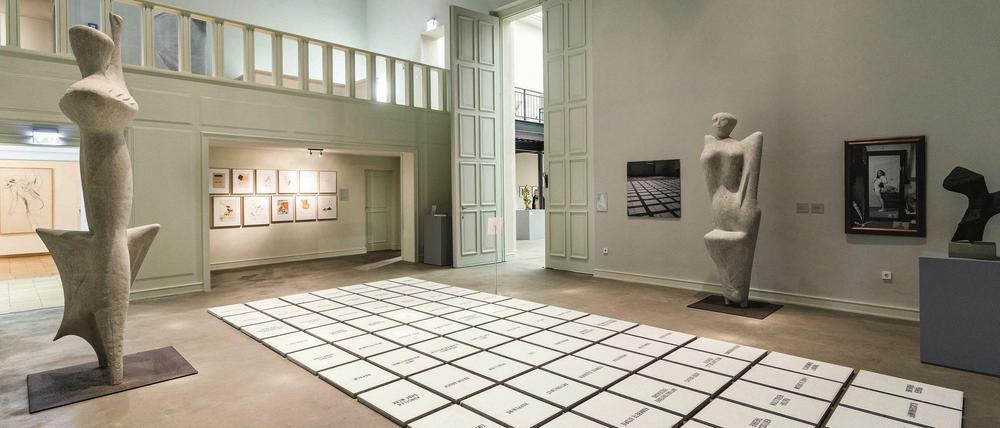 Die "Bodenworte" von Carius. Eine Ausstellungsansicht im Kunsthaus Dahlem