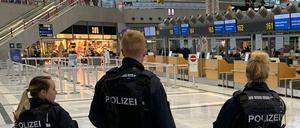 Unter Beobachtung - die Polizei am Stuttgarter Flughafen.