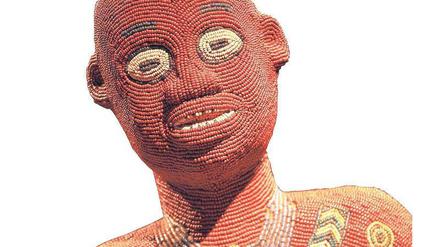 In Paris, aber aus Kamerun: Kopf einer der Statuen, um die es in der Restitutionsdebatte geht.