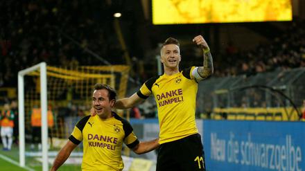 Danke Kumpel. Marco Reus und Mario Götze feiern das entscheidende Tor zum 2:1.