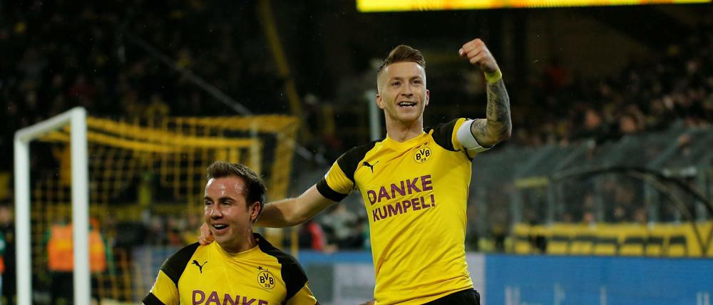 Danke Kumpel. Marco Reus und Mario Götze feiern das entscheidende Tor zum 2:1.