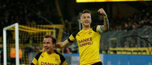 Danke Kumpel. Marco Reus und Mario Götze feiern das entscheidende Tor zum 2:1.