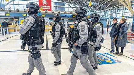 Massiv verstärkt wurde die Polizei am Flughafen Stuttgart. 