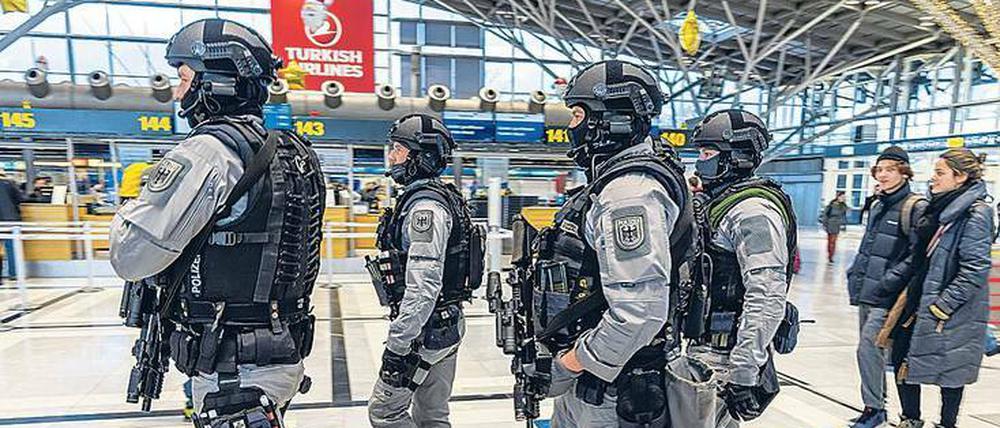 Massiv verstärkt wurde die Polizei am Flughafen Stuttgart.