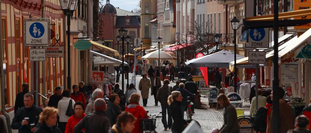 Die wunderbare Waren-Welt. In der mecklenburgischen Kleinstadt blüht der Einzelhandel. Wie hier in der Kietzstraße.