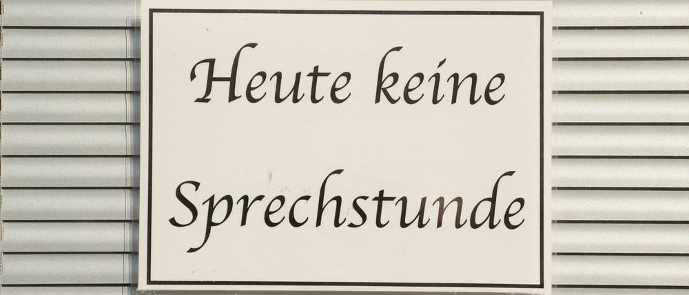 Ob abends, Freitag nachmittag oder am Wochenende: Wenn Berufstätige Zeit haben, sind die meisten Arztpraxen geschlossen. 