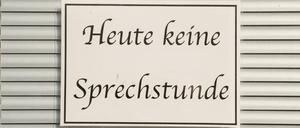 Ob abends, Freitag nachmittag oder am Wochenende: Wenn Berufstätige Zeit haben, sind die meisten Arztpraxen geschlossen. 