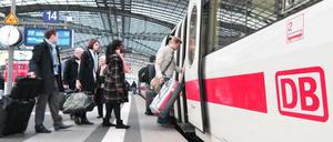 Eine Lücke klafft bei der Bahn nicht nur zwischen Zug und Gleis, auch Anspruch und Wirklichkeit liegen weit auseinander.
