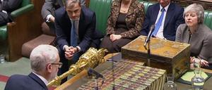  Regierungschefin Theresa May und Oppositionsführer Jeremy Corbyn in der Parlamentsdebatte über den Brexit