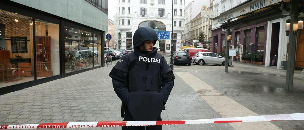 Nach Schüssen in Wien ein Menschen gestorben, ein weiteres Opfer wurde schwer verletzt.
