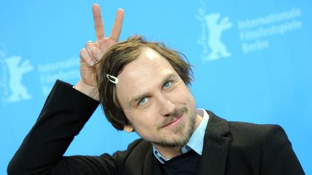 Strike a Pose. Eidinger ist laut eigener Aussage Instagram-süchtig. Aber Likes kann man nicht anfassen.