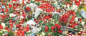 Blumen- und Kerzen-Meer vor der Gedächtniskirche