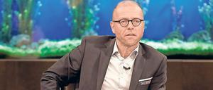 Shitstorm-erprobt. Patrick Wasserziehr, 52, moderiert seit zehn Jahren den Fußball-Talk „Sky 90“. Am Sonntag (19 Uhr 55) läuft die 300. Ausgabe – allerdings nur für Sky-Abonnenten. Anders als „Wontorra“: Der Fußball-Talk auf Sky Sport News HD ist frei empfangbar. Was etwas schade ist – Wasserziehr gilt als einer der besten Moderatoren seiner Zunft. Er arbeitet, mit kurzer Unterbrechung, seit 1992 für den Pay-TV-Sender, lebt in Hamburg.