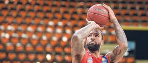Den Ball im Blick. Derrick Williams hat bei den Bayern-Basketballern schnell gezeigt, warum er jahrelang in der NBA gespielt hat. 
