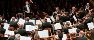 Die Streicher sitzen hinten: Iván Fischer dirigiert die BErliner Philharmoniker