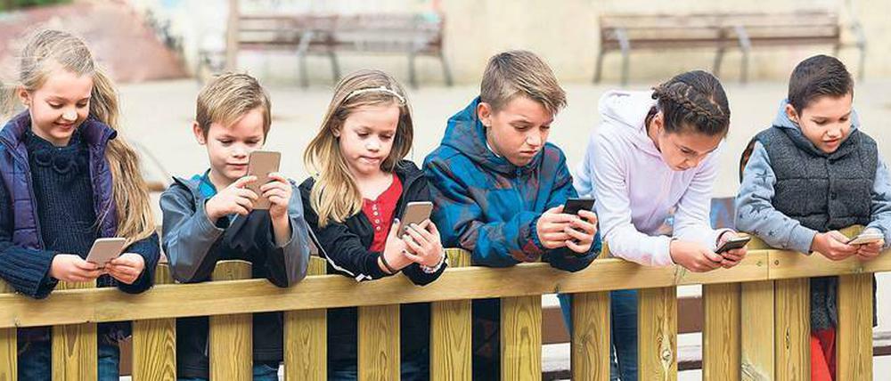"Nur Gott weiß, was es dem Gehirn unserer Kinder antut", warnt Ex-Facebook-Manager Sean Parker vor den psychologischen Mechanismen populärer Apps.