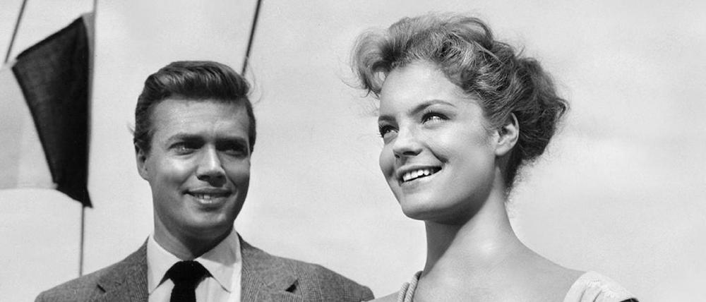 Das Kino-Traumpaar der 50er Jahre. 1956 – im gleichen Jahr wie „Sissi – die junge Kaiserin“ – kam mit „Kitty und die große Welt“ (im Bild) ein weiterer Film mit Romy Schneider und Karlheinz Böhm in die Kinos. Erst jetzt ist die TV-Fassung wieder zu sehen. 