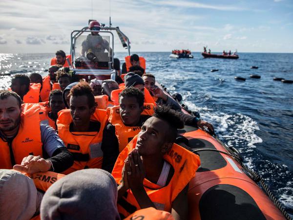 Die Szene zeigt die Rettungsaktion der "Open Arms" vor Heiligabend.