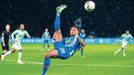 Er lebe hoch. Trainer Pal Dardai hat Valentino Lazaro erfolgreich von einer Offensivkraft zum Rechtsverteidiger umgeschult. 