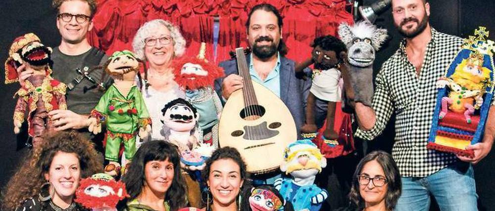 Das jüdische Puppentheater Bubales spielt zu Weihnachten für muslimische Kinder in der Da-as-Salam-Moschee in Neukölln.