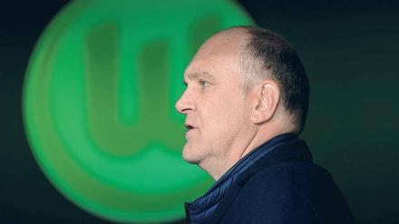Klare Vision. Beim VfL Wolfsburg baut Jörg Schmadtke dezent den Kader für die Europa League auf. Dafür hält er sich nicht zurück, wenn es um Politik geht. 