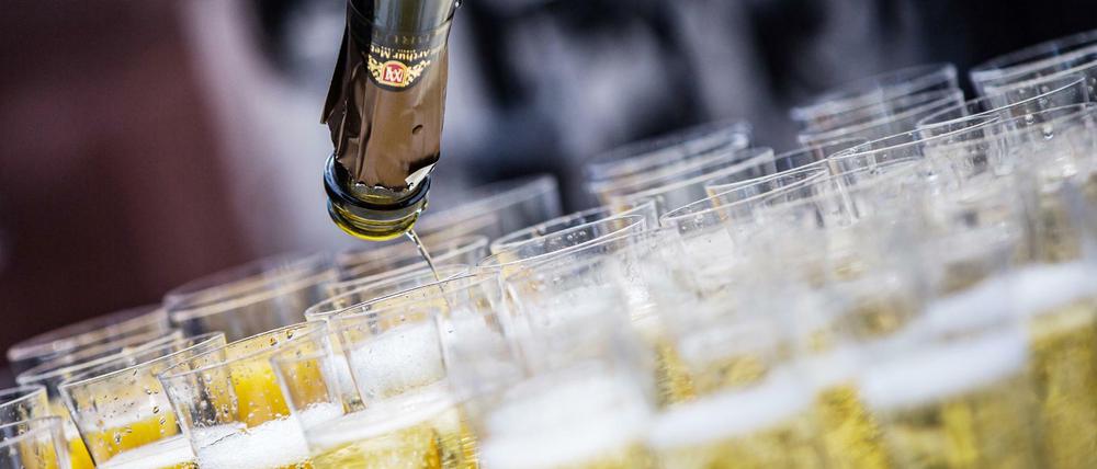 Wenn der Sekt in Strömen fließt, ist Silvester - oder eine Betriebsfeier.