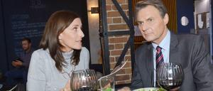 Fies: Katrin (Ulrike Frank) und Gerner (Wolfgang Bahro) wollen jede Gelegenheit nutzen, um Felix und Laura zu bekämpfen.