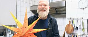 Eckhard Flöring, hier in der Küche der Jugend-WG, weiß um die Nöte von Kindern. Eine neue therapeutische WG soll ihnen helfen, Prowo e.V. will sie eröffnen.